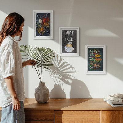 Tríptico enmarcado Café con especias y una taza de hierbas de cocina.