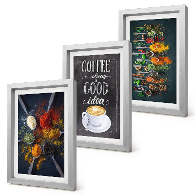 Tríptico enmarcado Café con especias y una taza de hierbas de cocina.