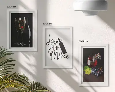 Tríptico enmarcado que muestra copas de vino con uvas y una inscripción en honor al vino