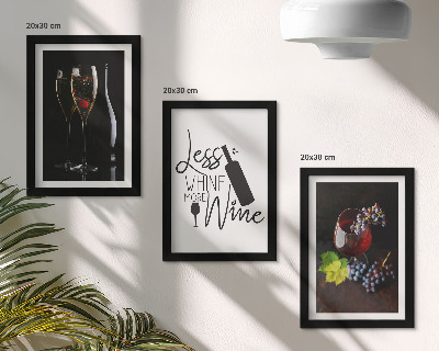 Tríptico enmarcado Copas de vino con uvas y una inscripción sobre el vino.