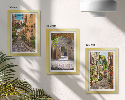 Juego de 3 cuadros decorativos Calles italianas con flores y arquitectura paisajística.