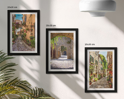 Juego de 3 cuadros decorativos Calles italianas con flores y arquitectura paisajística.