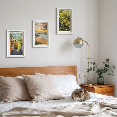 Tríptico enmarcado decoración con calles pintorescas, mar, playa y árboles cítricos