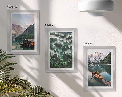 Tríptico enmarcado Paisajes de montaña con un lago, un barco y un bosque en la niebla.