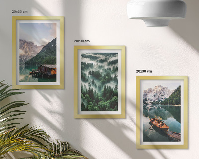 Tríptico enmarcado Paisajes de montaña con un lago, un barco y un bosque en la niebla.