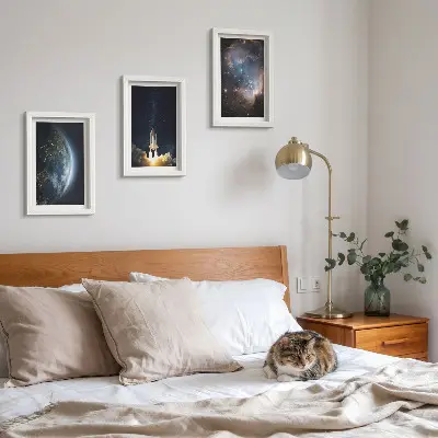 Cuadro tríptico con diseño de cohete espacial, galaxia, cielo y estrellas