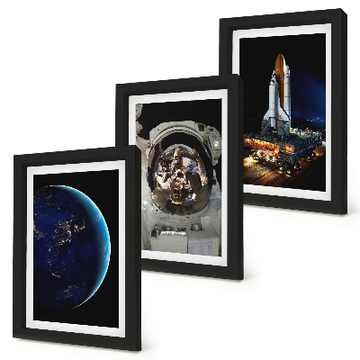 Tríptico enmarcado Vistas del espacio con la Tierra, un astronauta y un cohete.
