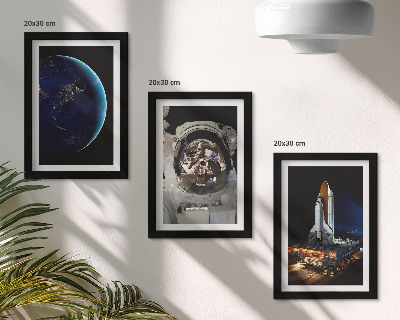 Tríptico enmarcado Vistas del espacio con la Tierra, un astronauta y un cohete.