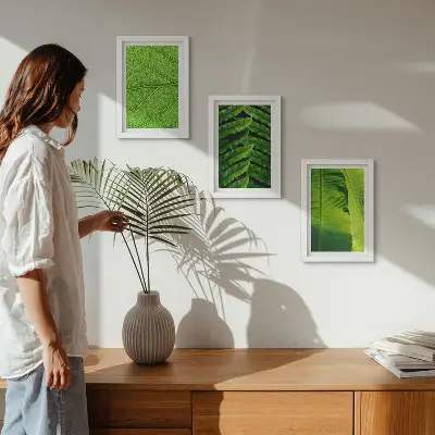 Tríptico de hojas tropicales enmarcado con primeros planos