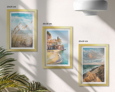 Juego de 3 cuadros decorativos Paisajes costeros con playa, ciudad y acantilados.