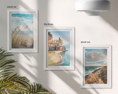 Juego de 3 cuadros decorativos Paisajes costeros con playa, ciudad y acantilados.