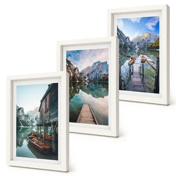 Juego de 3 cuadros decorativos lago tranquilo en las montañas con barcos de madera