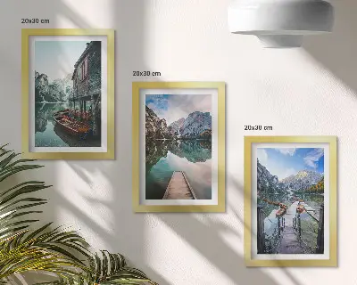 Juego de 3 cuadros decorativos lago tranquilo en las montañas con barcos de madera
