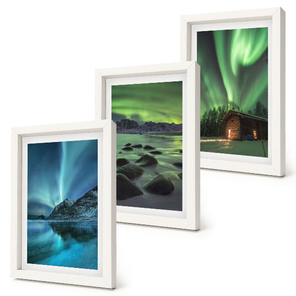 Tríptico enmarcado Paisajes invernales con la aurora boreal sobre las montañas.
