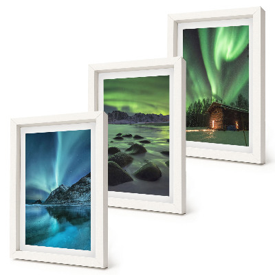 Tríptico enmarcado Paisajes invernales con la aurora boreal sobre las montañas.