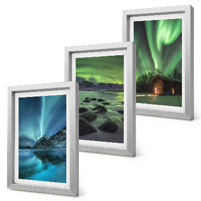 Tríptico enmarcado Paisajes invernales con la aurora boreal sobre las montañas.