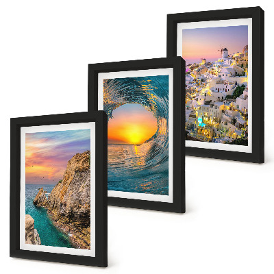 Juego de 3 cuadros decorativos Vistas del mar, las olas y las casas blancas en Santorini, Grecia.