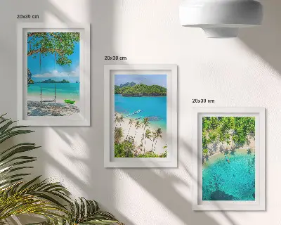 Tríptico enmarcado de playas tropicales con palmeras y aguas cristalinas