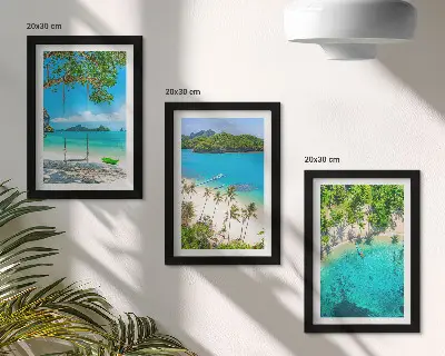Tríptico enmarcado de playas tropicales con palmeras y aguas cristalinas