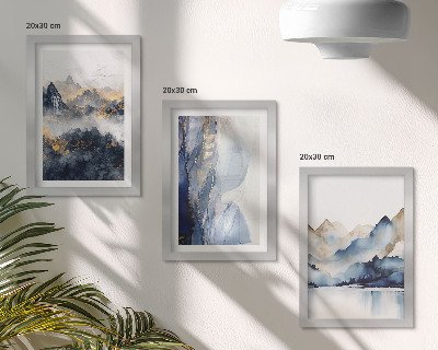 Tríptico enmarcado Paisajes de montaña con tonos azules y grises.