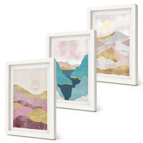 Tríptico de paisajes abstractos con montañas y sol enmarcado