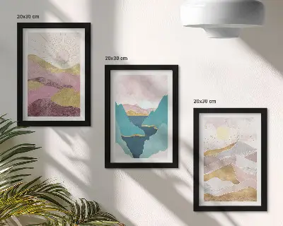 Tríptico de paisajes abstractos con montañas y sol enmarcado