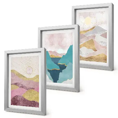 Tríptico de paisajes abstractos con montañas y sol enmarcado