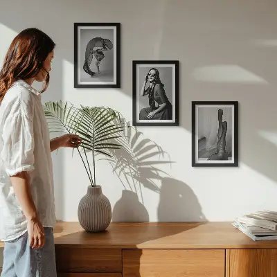 Juego de 3 cuadros decorativos retratos elegantes de mujeres en blanco y negro con poses refinadas