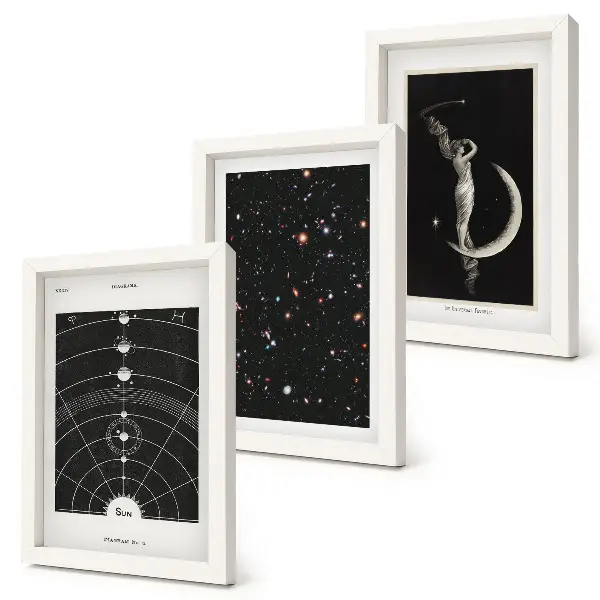 Tríptico enmarcado de figura nocturna de la galaxia del sistema solar en la luna