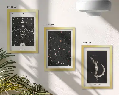 Tríptico enmarcado de figura nocturna de la galaxia del sistema solar en la luna