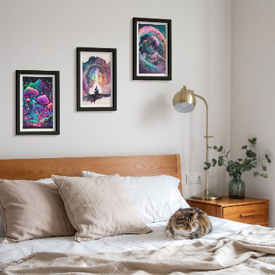 Tríptico enmarcado Ilustraciones coloridas al estilo del arte fantástico.