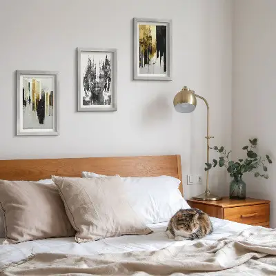 Juego de 3 cuadros decorativos que contrastan abstracciones con retratos y arquitectura