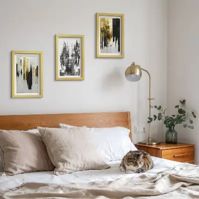 Juego de 3 cuadros decorativos que contrastan abstracciones con retratos y arquitectura