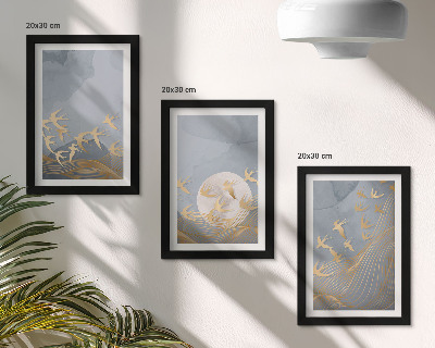 Juego de 3 cuadros decorativos Pájaros en vuelo contra el cielo y la luna.