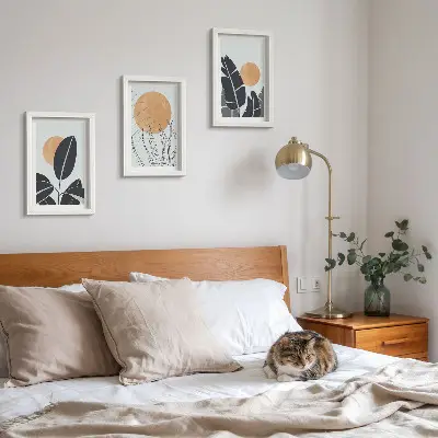 Tríptico enmarcado diseños de plantas con grandes soles de estilo minimalista