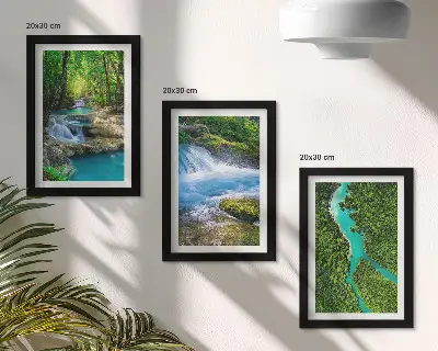 Tríptico enmarcado que muestra paisajes de bosques verdes y aguas cristalinas