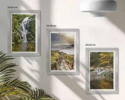 Tríptico enmarcado paisaje de cascadas, montañas, senderos entre nubes y vistas otoñales
