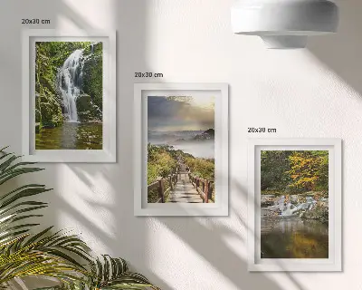 Tríptico enmarcado paisaje de cascadas, montañas, senderos entre nubes y vistas otoñales