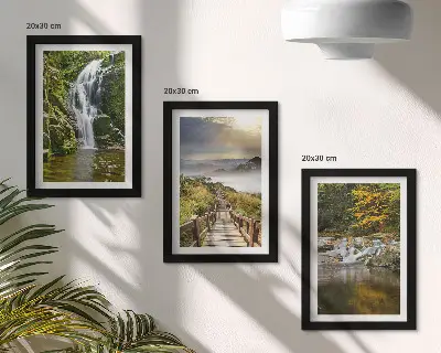 Tríptico enmarcado paisaje de cascadas, montañas, senderos entre nubes y vistas otoñales
