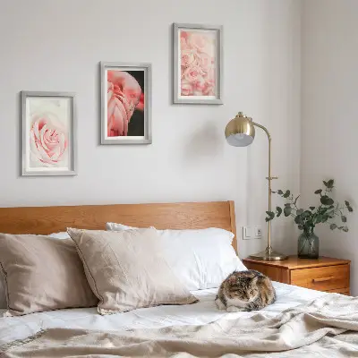 Tríptico enmarcado con diseño de rosas pastel y flamencos en tonos delicados
