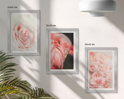 Tríptico enmarcado Rosas pastel y flamencos en tonos delicados.