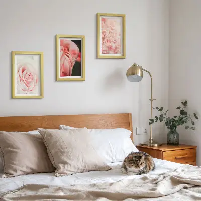 Tríptico enmarcado con diseño de rosas pastel y flamencos en tonos delicados