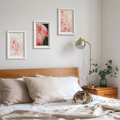 Tríptico enmarcado con diseño de rosas pastel y flamencos en tonos delicados