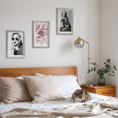 Juego de 3 cuadros decorativos Retratos elegantes de mujeres con flores rosas