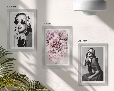 Juego de 3 cuadros decorativos Retratos elegantes de mujeres con flores rosas