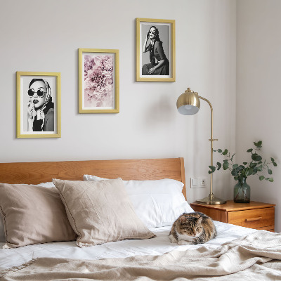 Juego de 3 cuadros decorativos Retratos elegantes de mujeres con flores rosas