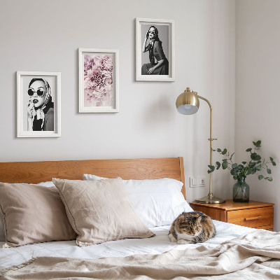 Juego de 3 cuadros decorativos Retratos elegantes de mujeres con flores rosas