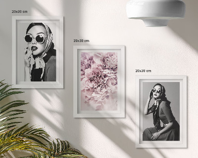 Juego de 3 cuadros decorativos Retratos elegantes de mujeres con flores rosas
