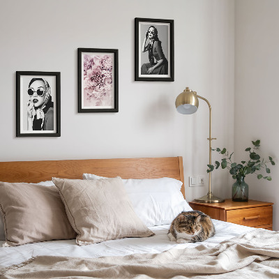 Juego de 3 cuadros decorativos Retratos elegantes de mujeres con flores rosas