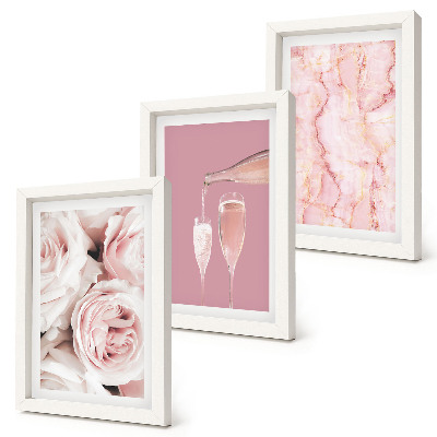 Tríptico enmarcado Rosas color champán y un fondo de mármol en tonos pastel.